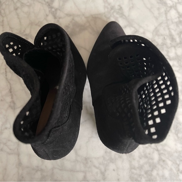 Black suede DVF boots with mesh trim - Picture 11 of 13